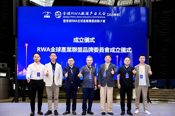 比特币站在十字路口：风雨飘摇中寻找方向