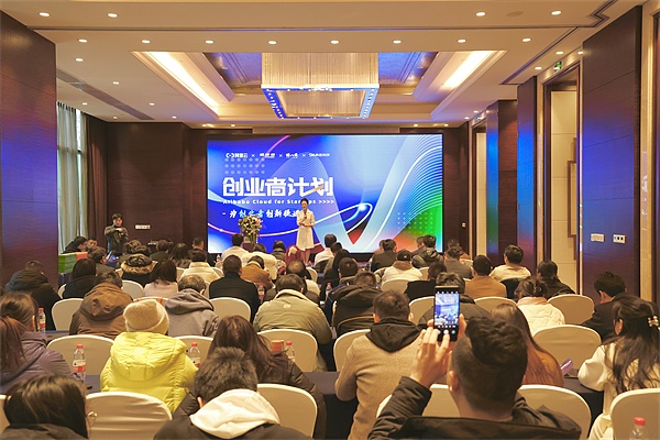 加密货币市场观察：BTC和ETH面临下行压力，如何把握交易机会？